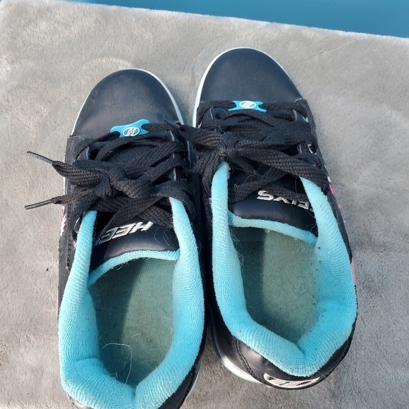 Heelys black and blue with graphic design girls 4 - Picture 3 of 13